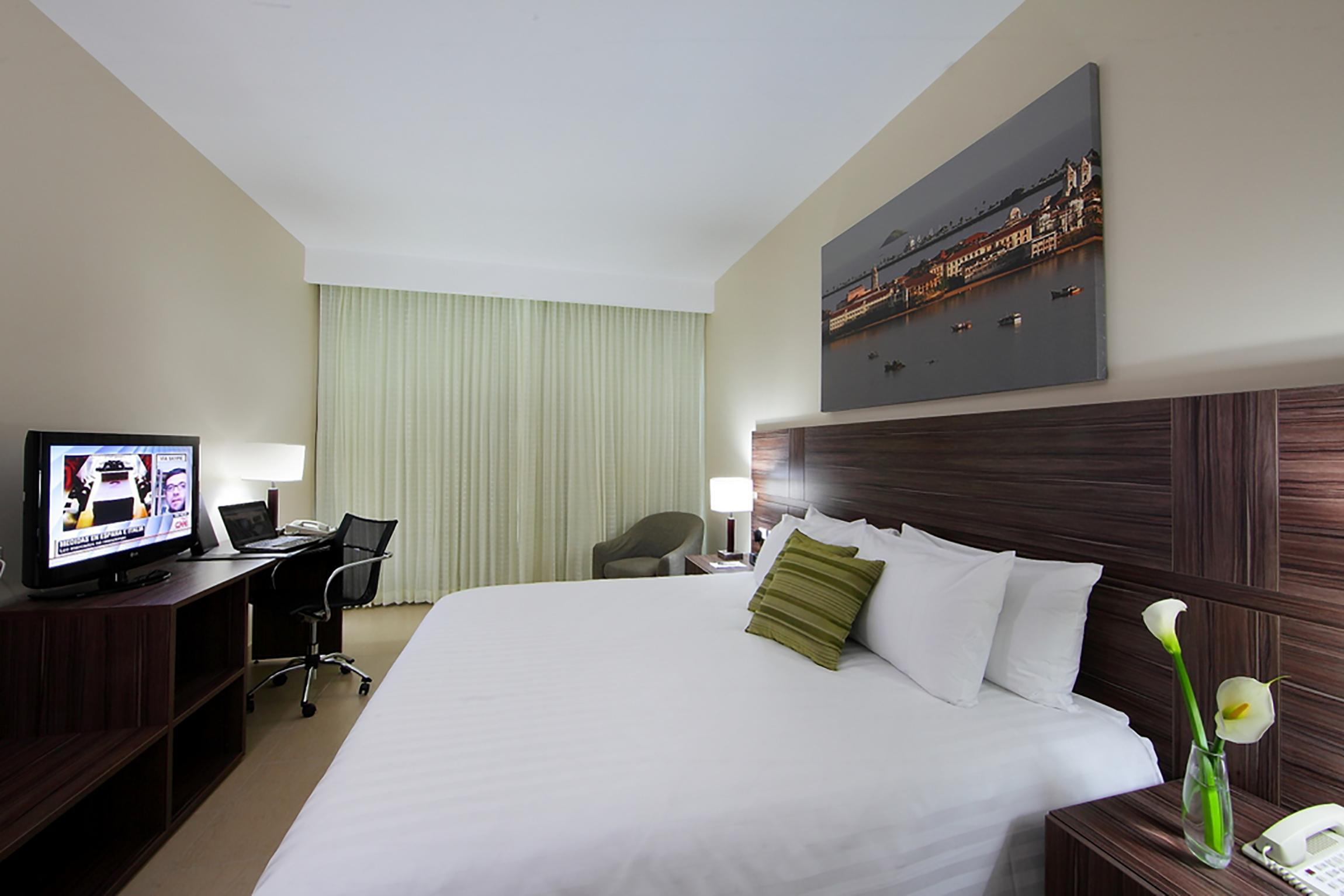 Victoria Hotel And Suites Panama Room photo